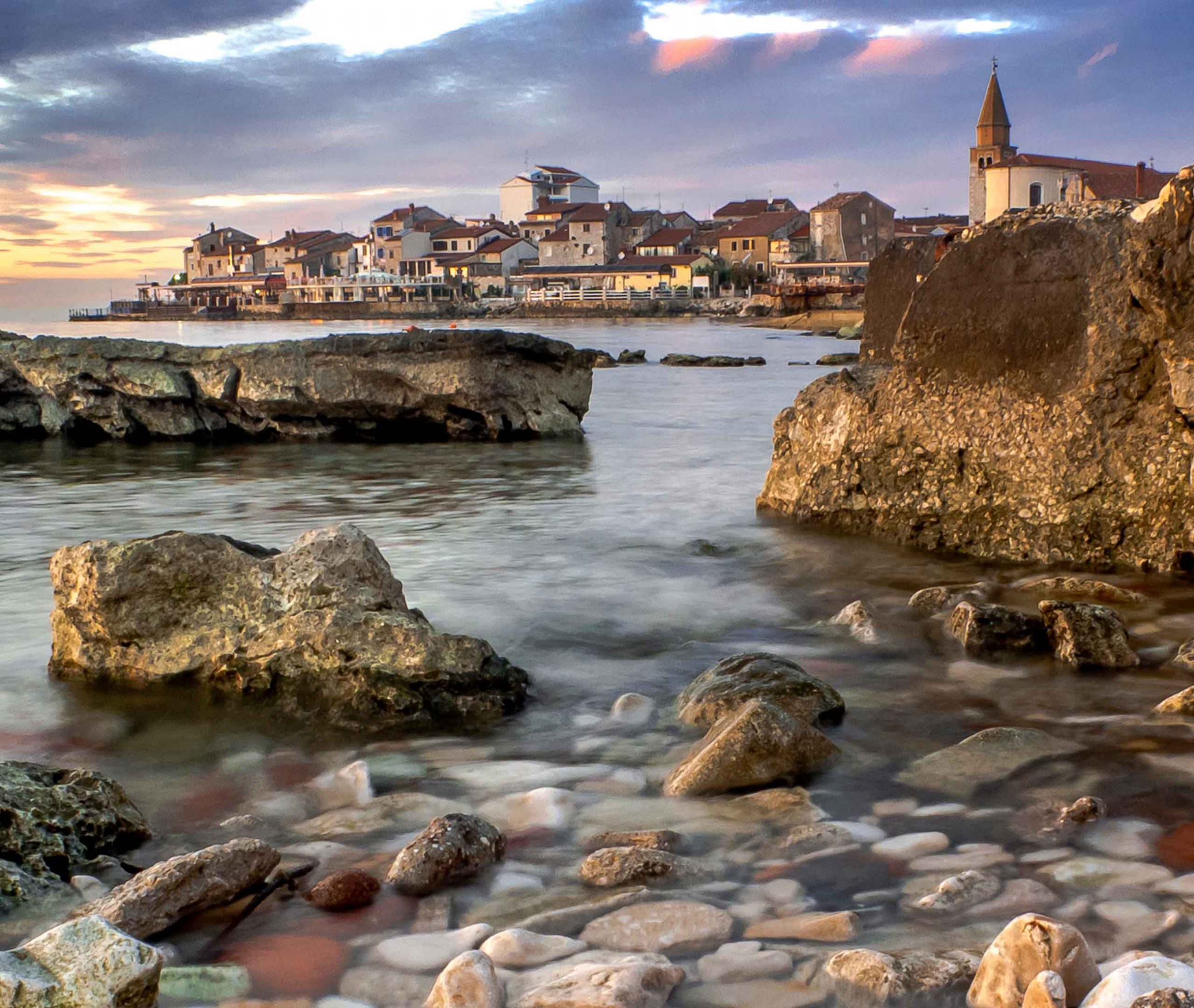 More i pogled na stari grad